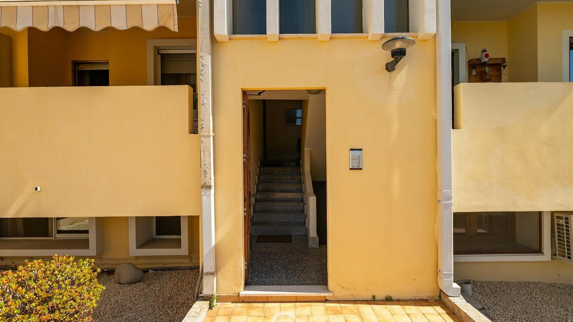 Panoramic Seaview Apartment 2 Quartu SantʼElena