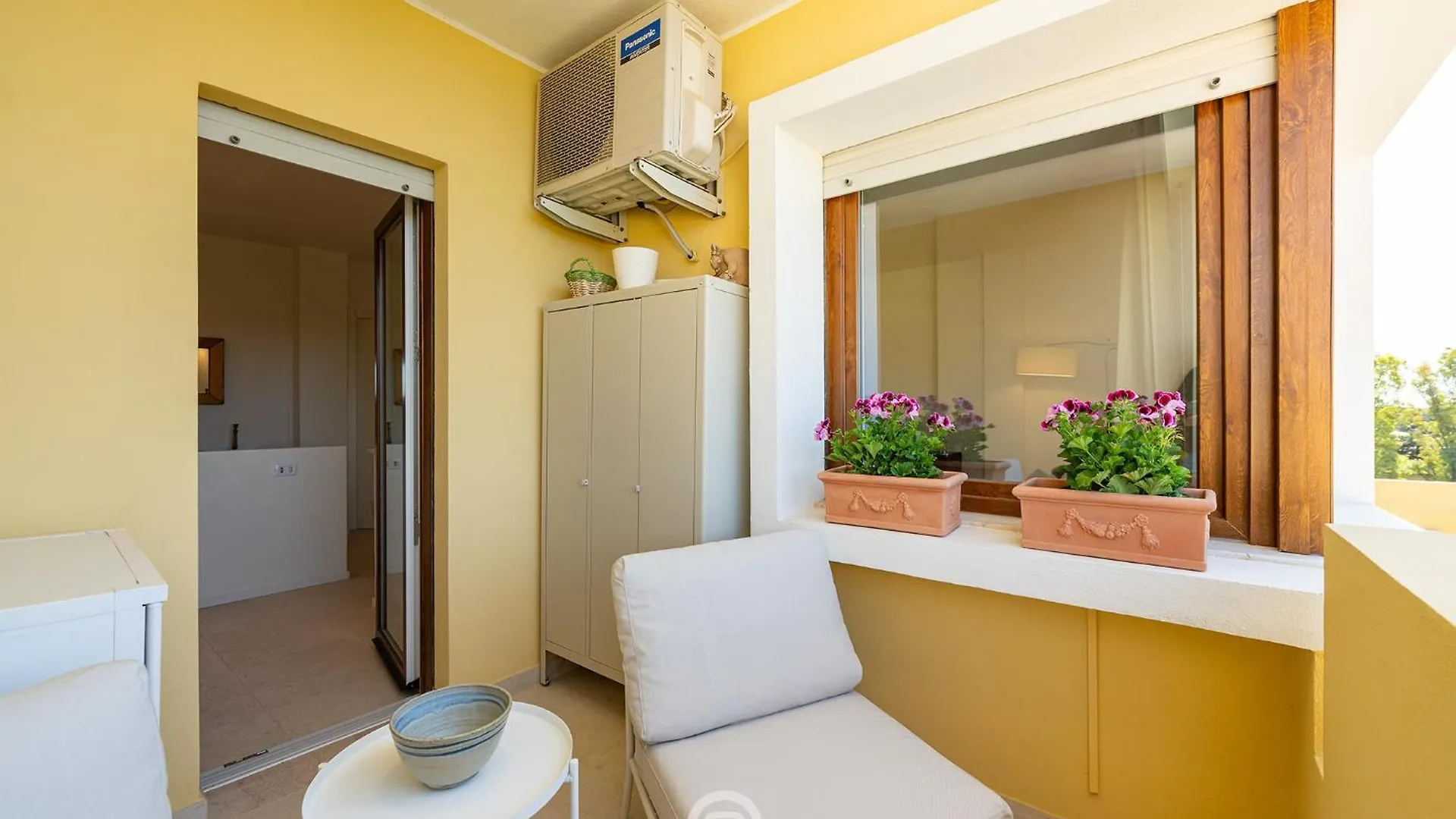 Panoramic Seaview Apartment 2 Quartu SantʼElena